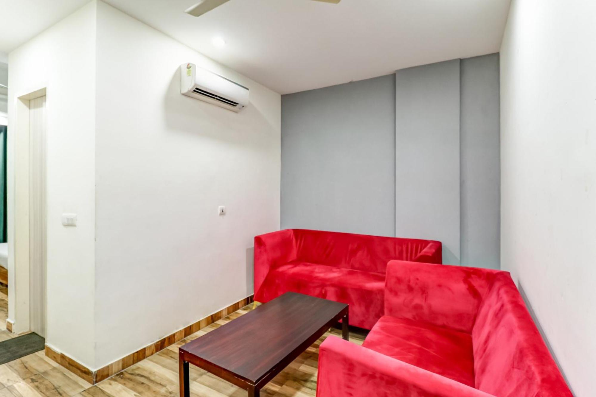 Townhouse Skylight Near Medanta Hospital Hotel Gurgaon Ngoại thất bức ảnh