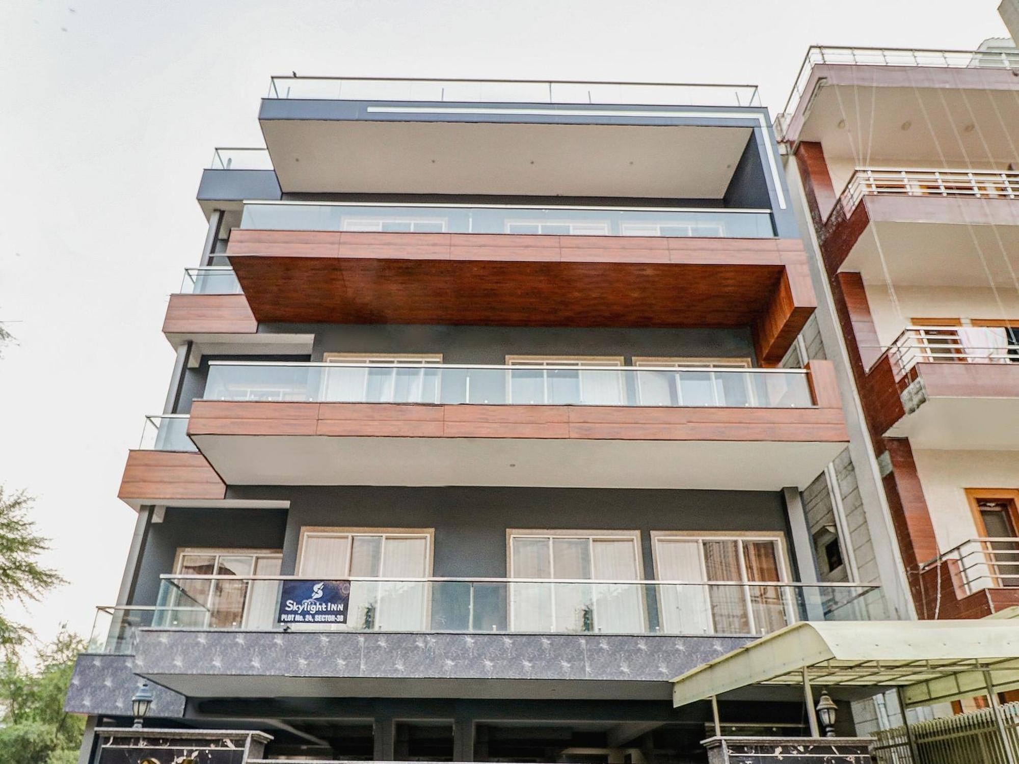Townhouse Skylight Near Medanta Hospital Hotel Gurgaon Ngoại thất bức ảnh