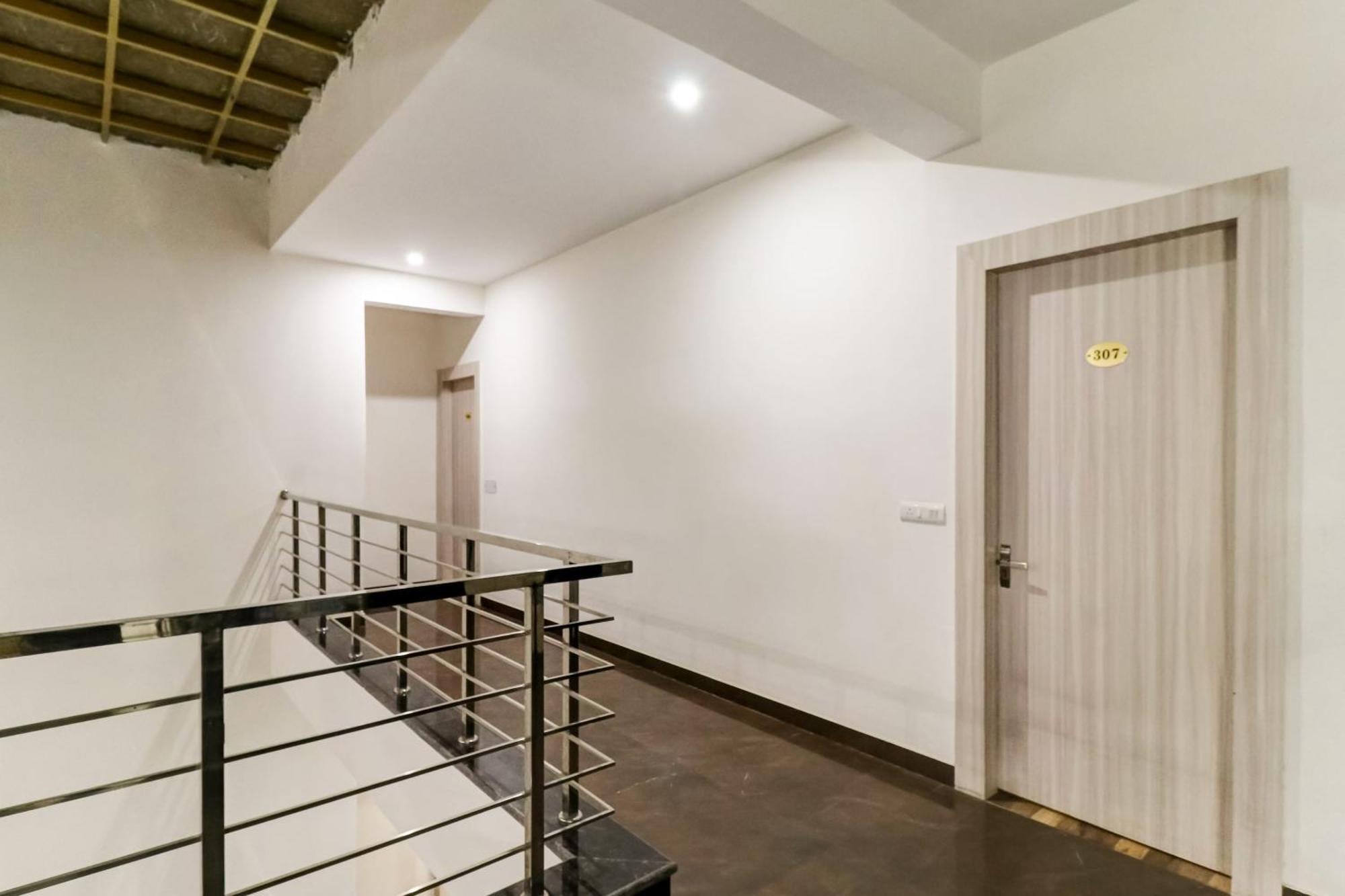 Townhouse Skylight Near Medanta Hospital Hotel Gurgaon Ngoại thất bức ảnh