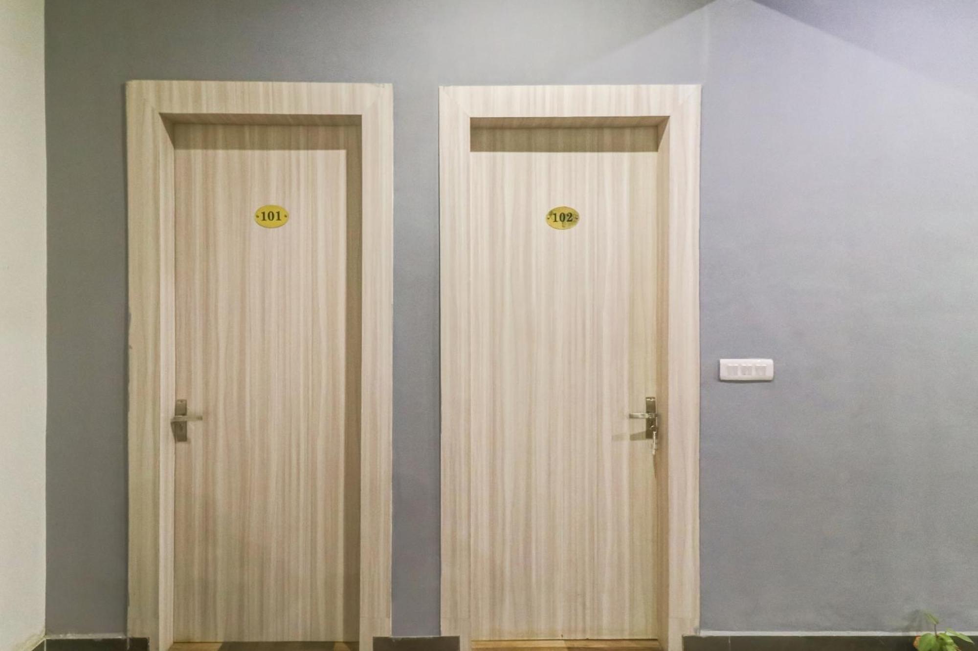 Townhouse Skylight Near Medanta Hospital Hotel Gurgaon Ngoại thất bức ảnh
