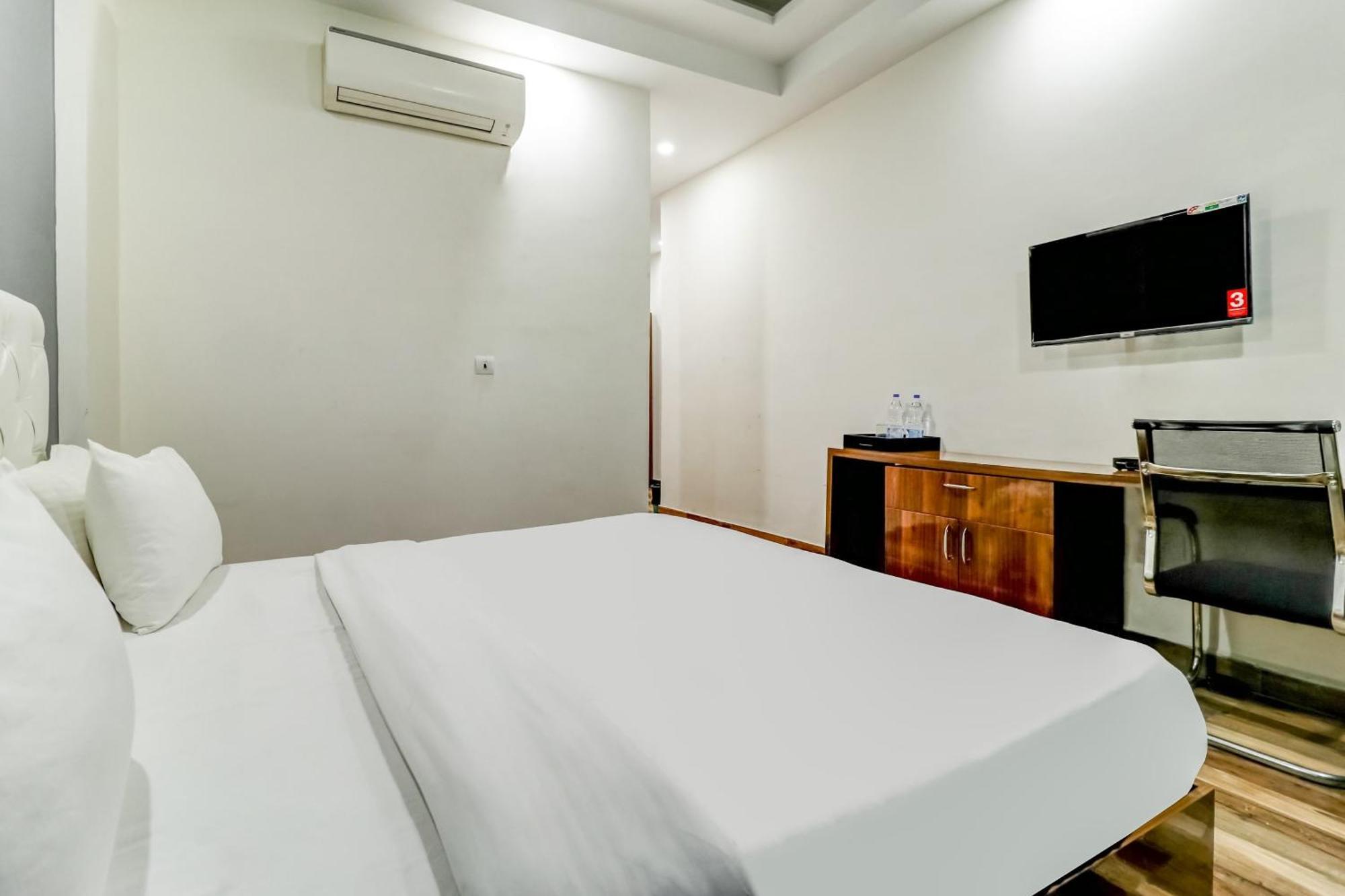Townhouse Skylight Near Medanta Hospital Hotel Gurgaon Ngoại thất bức ảnh