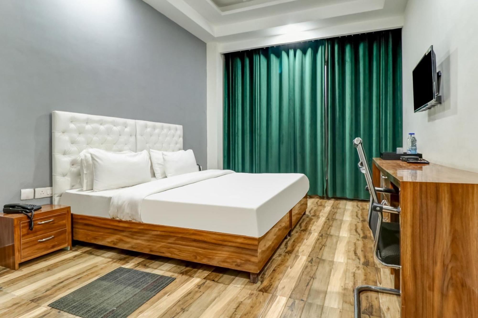 Townhouse Skylight Near Medanta Hospital Hotel Gurgaon Ngoại thất bức ảnh