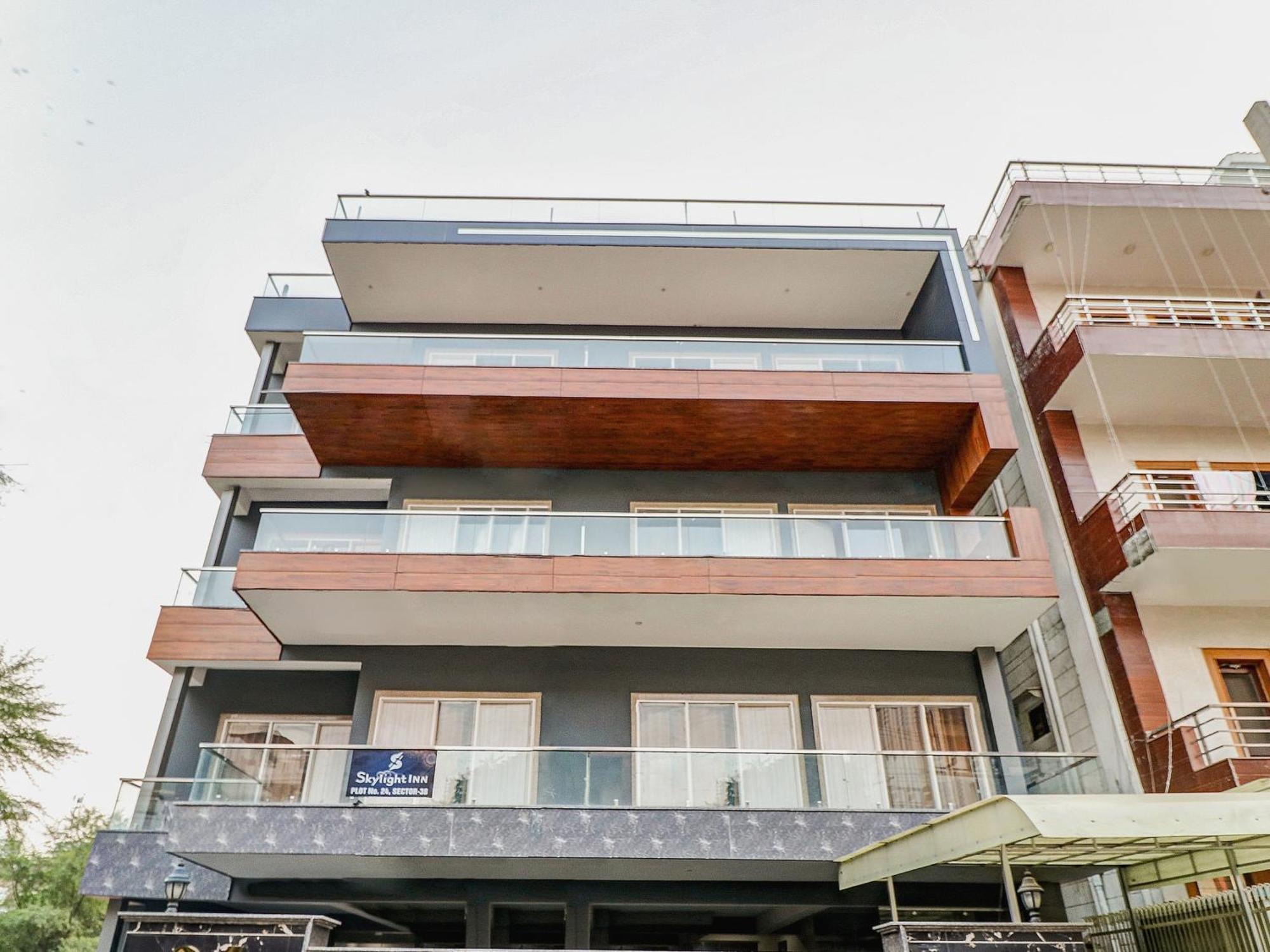 Townhouse Skylight Near Medanta Hospital Hotel Gurgaon Ngoại thất bức ảnh