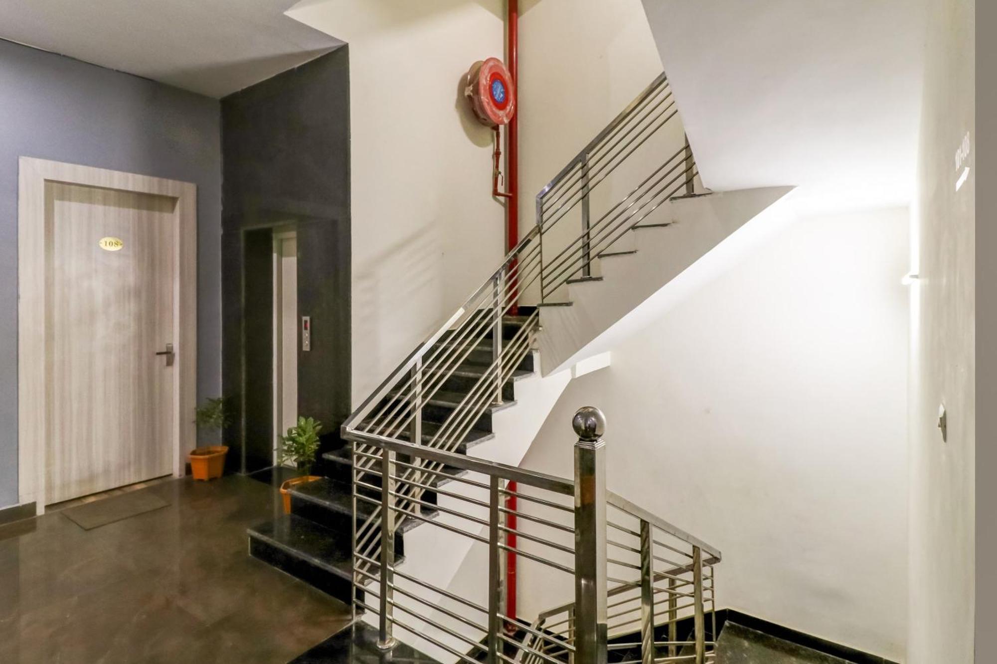 Townhouse Skylight Near Medanta Hospital Hotel Gurgaon Ngoại thất bức ảnh