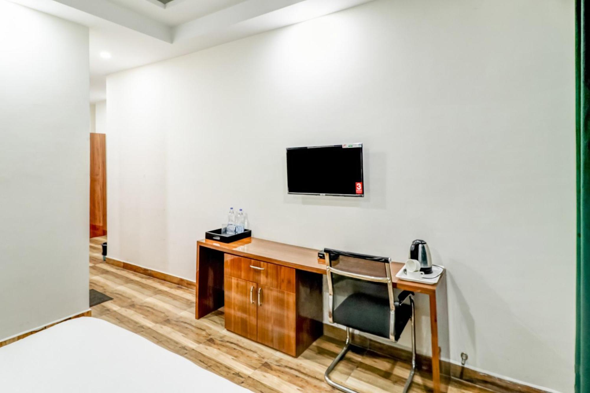 Townhouse Skylight Near Medanta Hospital Hotel Gurgaon Ngoại thất bức ảnh