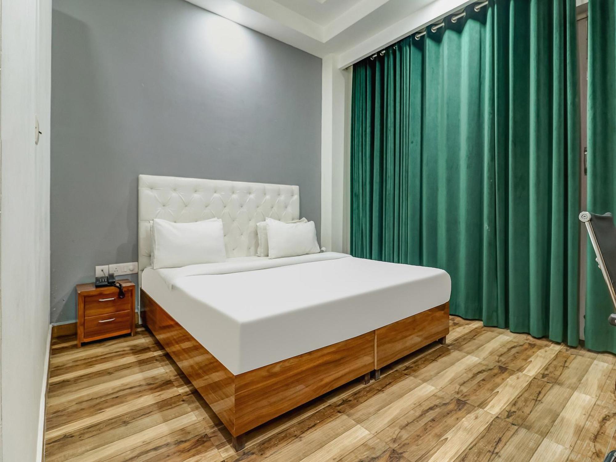 Townhouse Skylight Near Medanta Hospital Hotel Gurgaon Ngoại thất bức ảnh