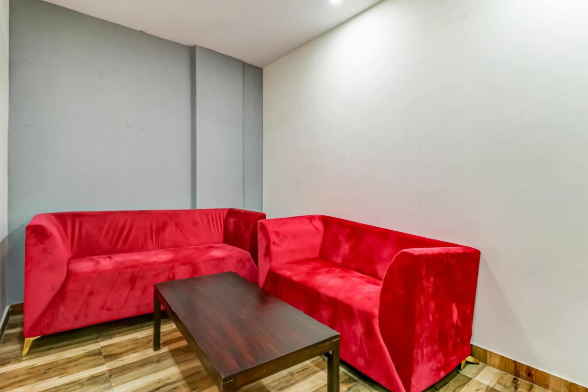 Townhouse Skylight Near Medanta Hospital Hotel Gurgaon Ngoại thất bức ảnh